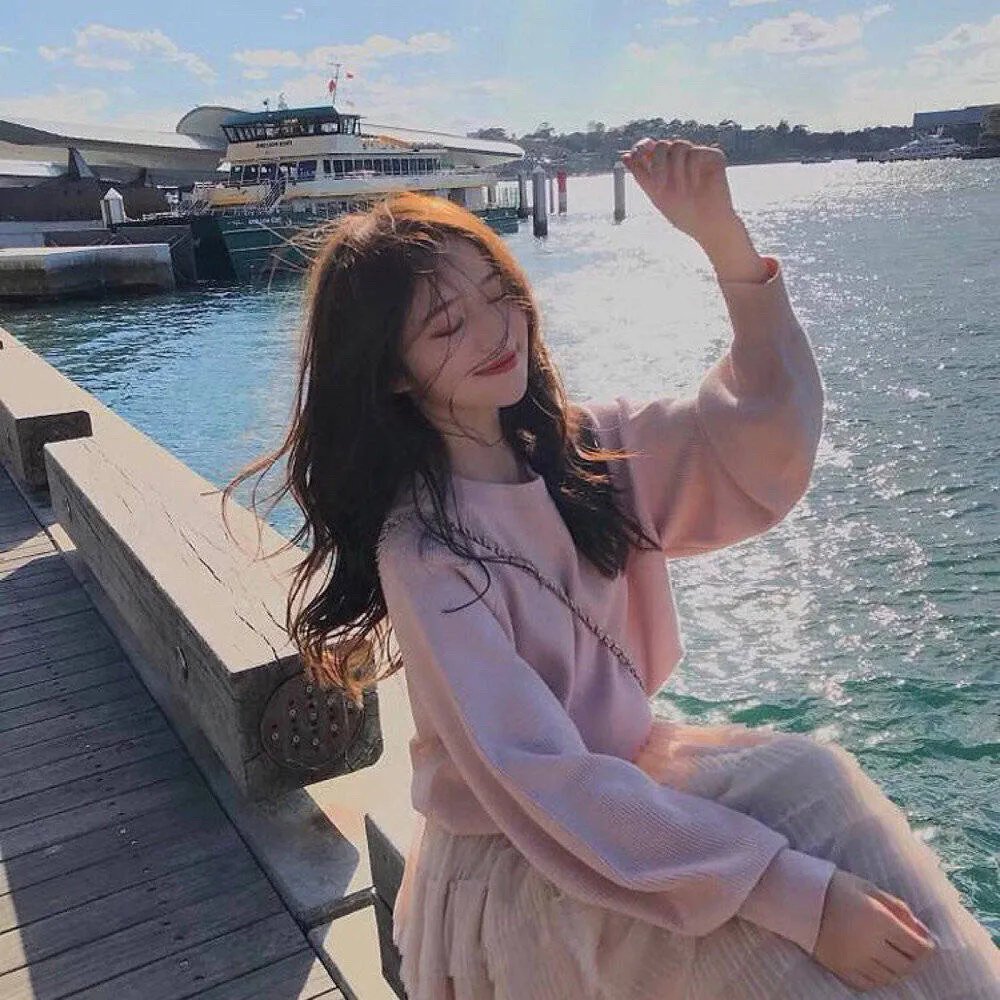 壁花女孩梦游中 海报